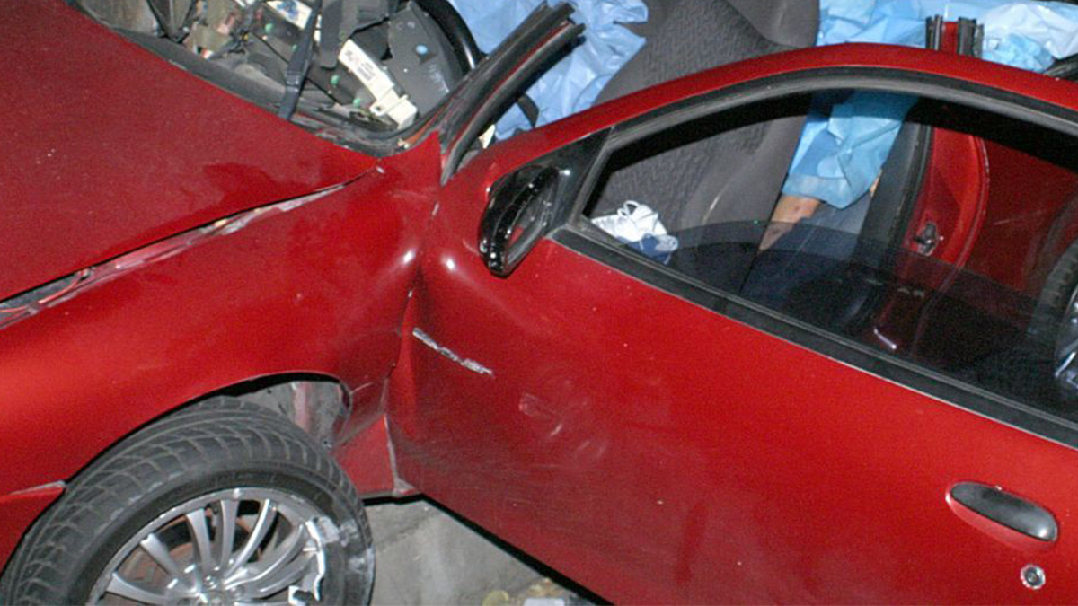 En un arrancón, un hombre destrozó su Audi R8 que tiene un valor aproximado de 3 millones de pesos, luego de estrellarlo contra un negocio.