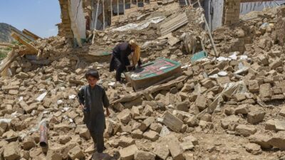 Supervivientes del sismo en Afganistán sin comida ni albergues