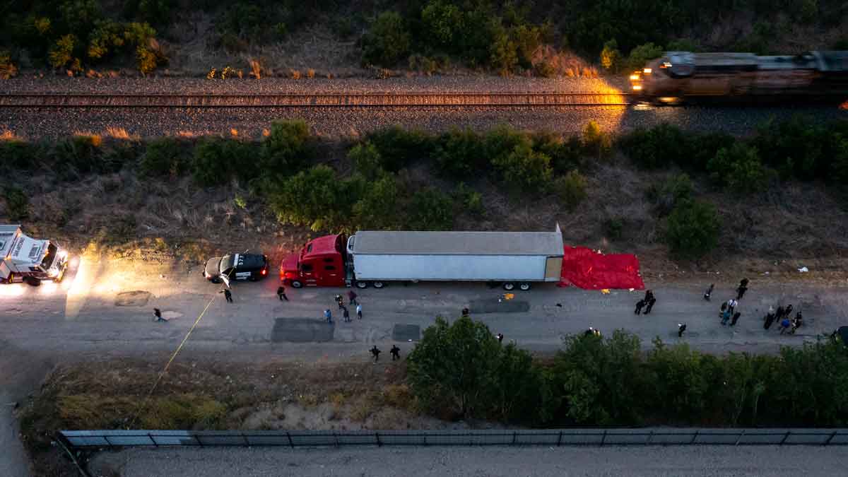 Suman 27 mexicanos fallecidos en tráiler abandonado en Texas; México anuncia este acuerdo con EU