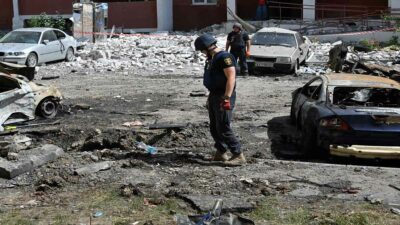 En Ucrania, misil impacta en centro comercial; causa muertos y heridos
