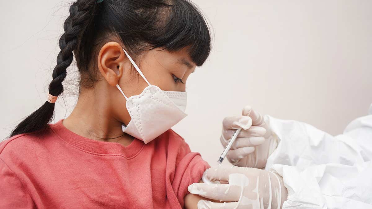 Efectos secundarios de la vacuna Pfizer en niños, ¿cuáles son y cómo controlarlos?