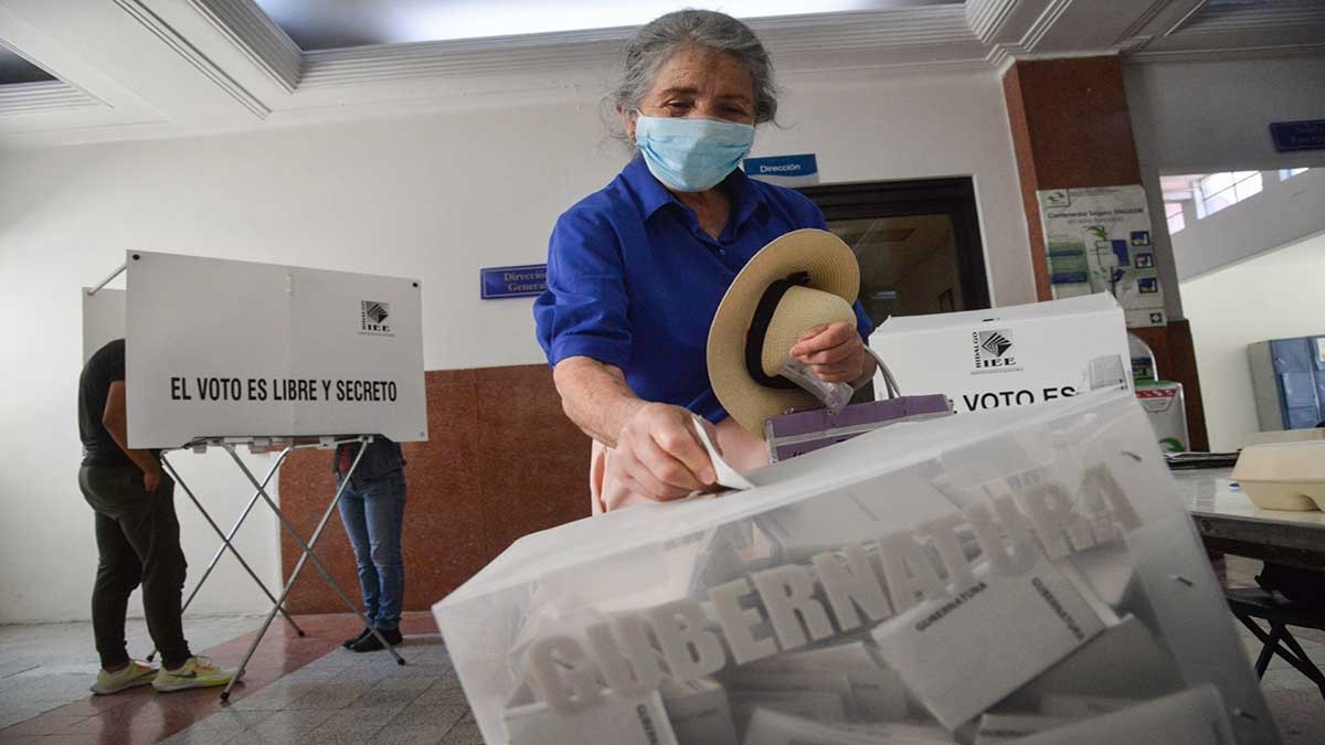 Cierran casillas por elecciones en seis estados en México