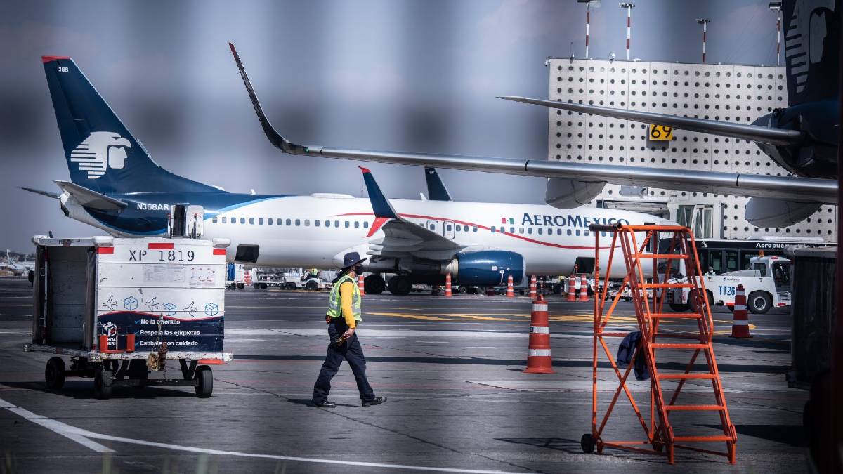 Vuelo de Aeroméxico con destino a NY es impactado por un rayo, regresa al AICM