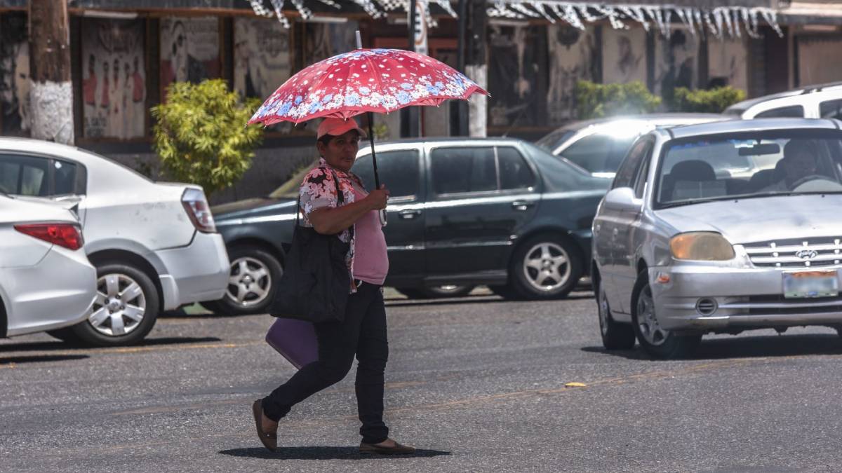 Mexicalenses extreman precauciones por altas temperaturas ante posibles afectaciones a la salud