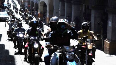 CDMX: exhiben a motociclistas invadiendo ciclovía; ve video