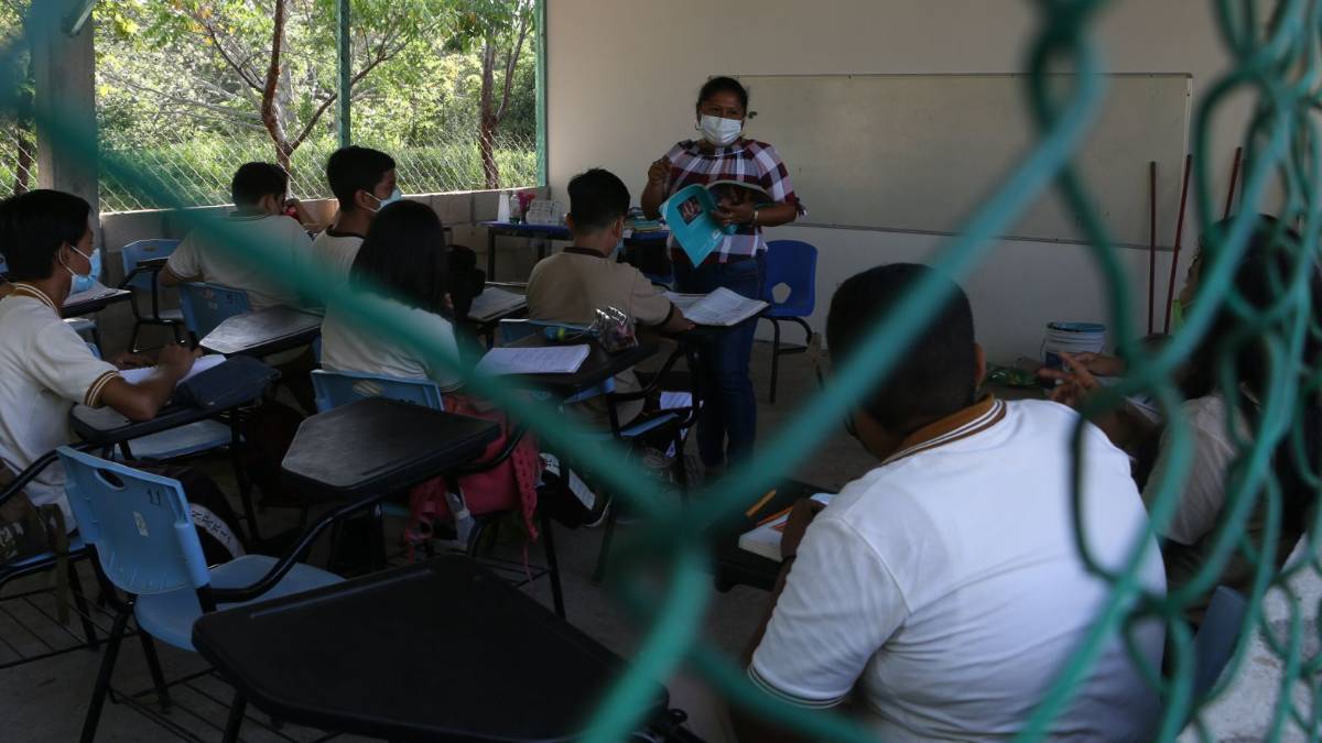 Por alza de COVID en Hidalgo, 11 municipios regresan a clases virtuales