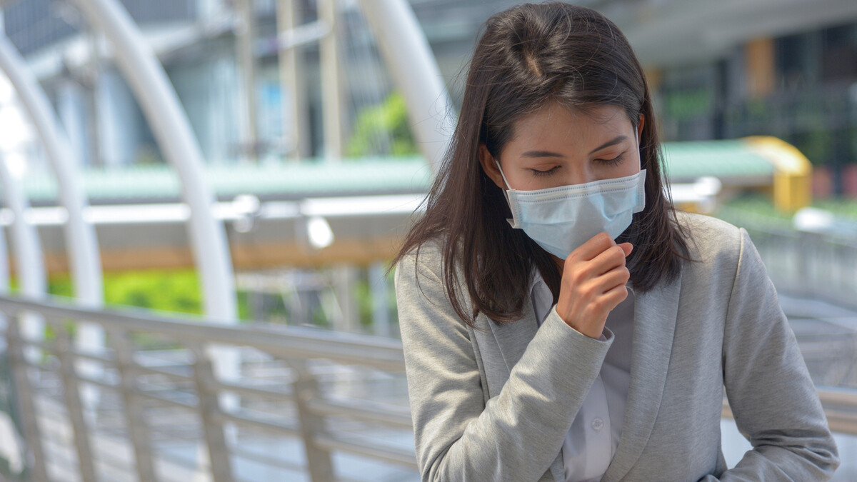 ¿Sigues con tos después del COVID-19? Por qué sucede y qué hacer al respecto
