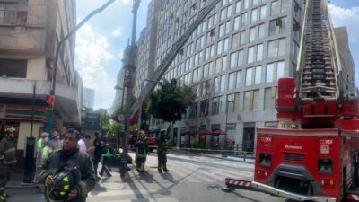 Explosión en edificio de Centro Histórico de la CDMX deja 3 lesionados y daños materiales