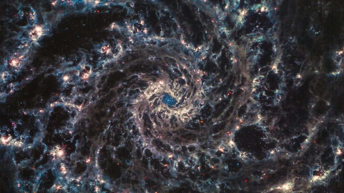 Éstas son las sorprendentes imágenes de dos galaxias espirales captadas por el telescopio James Webb