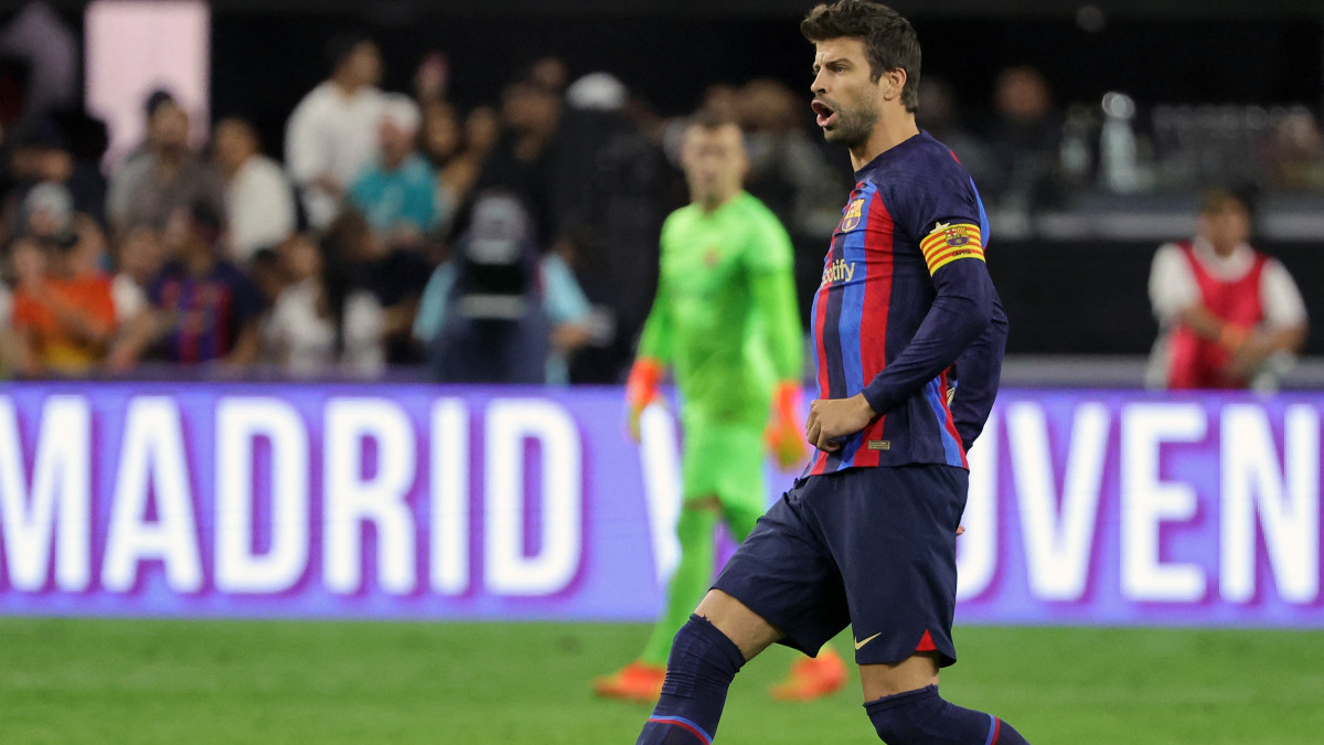 “Shakira, Shakira”: Se burlan de Piqué en el Barcelona-Real Madrid