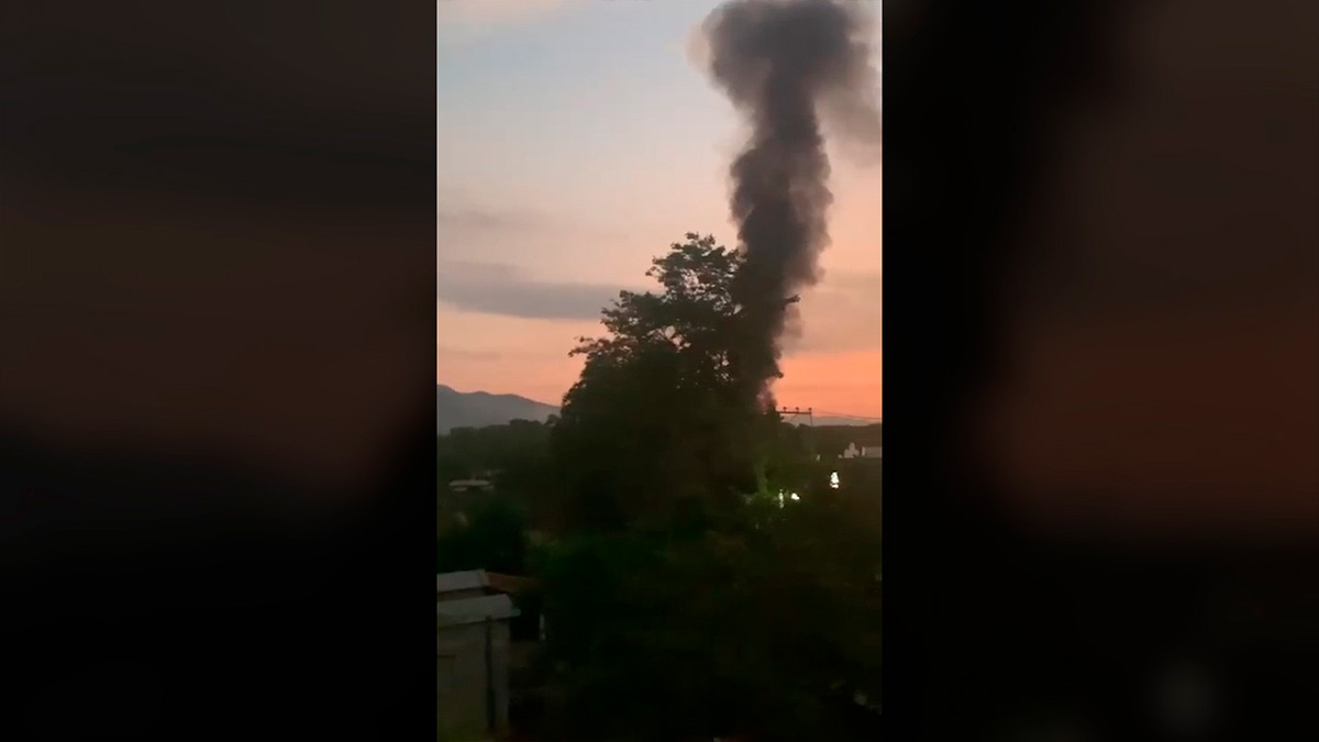 San Luis Potosí: Se incendia helicóptero turístico, tras enfrentamiento en Tamasopo
