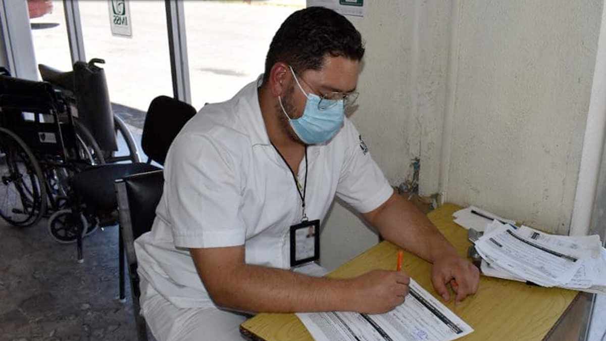 IMSS reubicará a pasantes de medicina en Durango