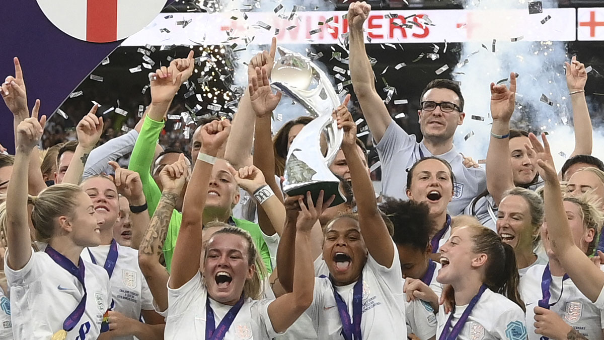 La final de la Eurocopa femenil le dio a Inglaterra su primer título contra Alemania y las jugadoras festejaron de una manera muy peculiar.