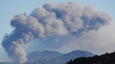 Japón: alerta de evacuación por la erupción de un volcán