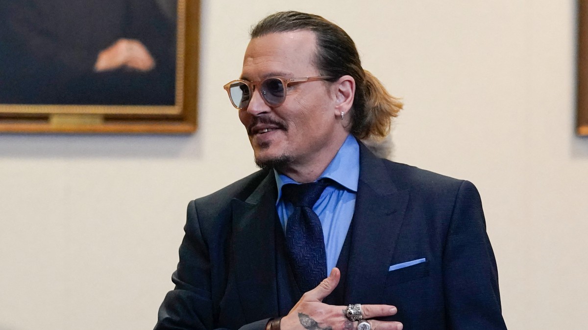 Johnny Depp pasea con una misteriosa mujer en Italia