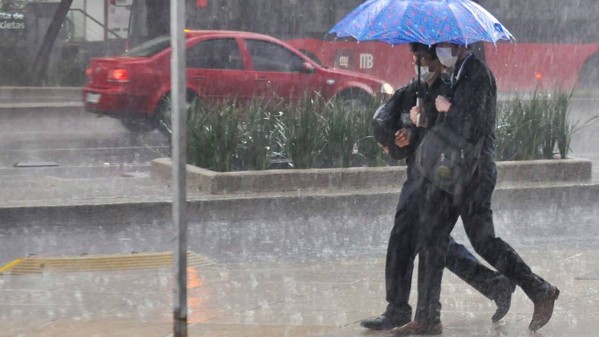 Hay pronóstico de lluvia para las 16 alcaldías de la CDMX; toma precauciones