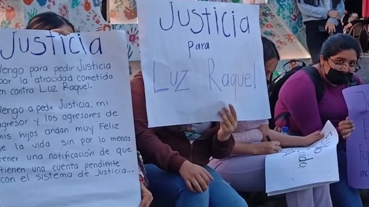 Se manifiestan en Zapopan, Jalisco, por asesinato de Luz Raquel Padilla