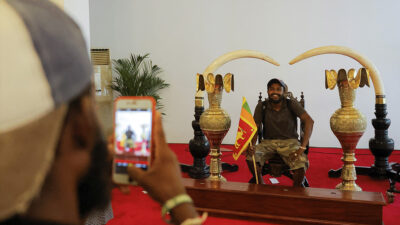 Manifestantes se niegan a dejar palacio en Sri Lanka hasta renuncia del presidente