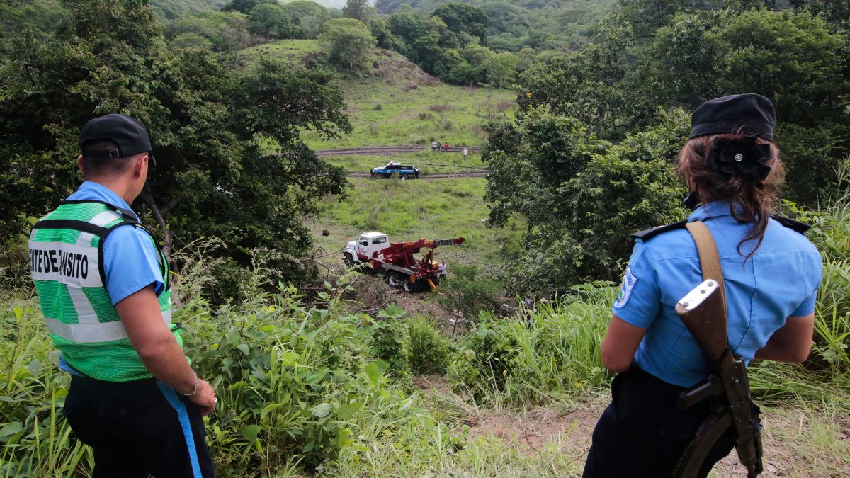 Un conductor perdió el control de un autobús en Nicaragua y cayó al precipicio, 13 de los fallecidos, presumiblemente eran migrantes