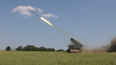 Ucrania acusa a Rusia de disparar misiles desde la central nuclear de Zaporiyia