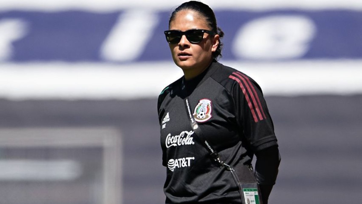 ¿Quién es Mónica Vergara, entrenadora que seguirá al frente del Tri femenil?