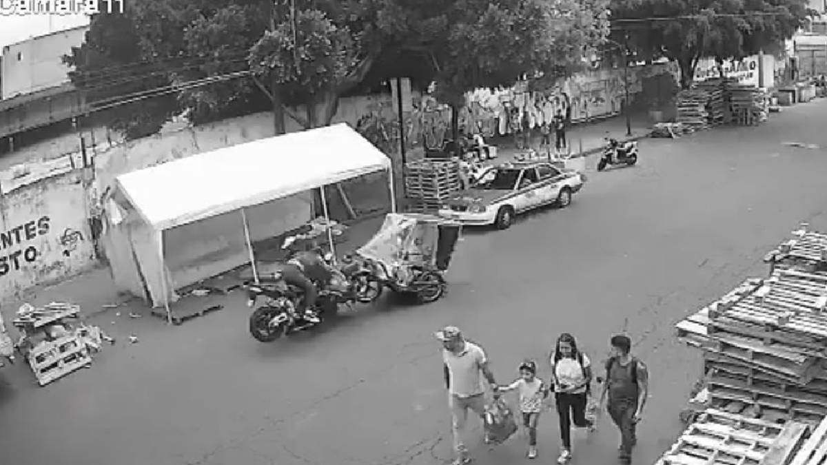 Impresionante video: motos chocan de frente en Azcapotzalco