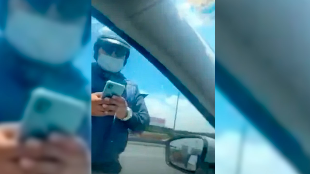 ¿Qué buscaban? Policías de Naucalpan detienen auto con placas de Guanajuato y agreden a automovilistas