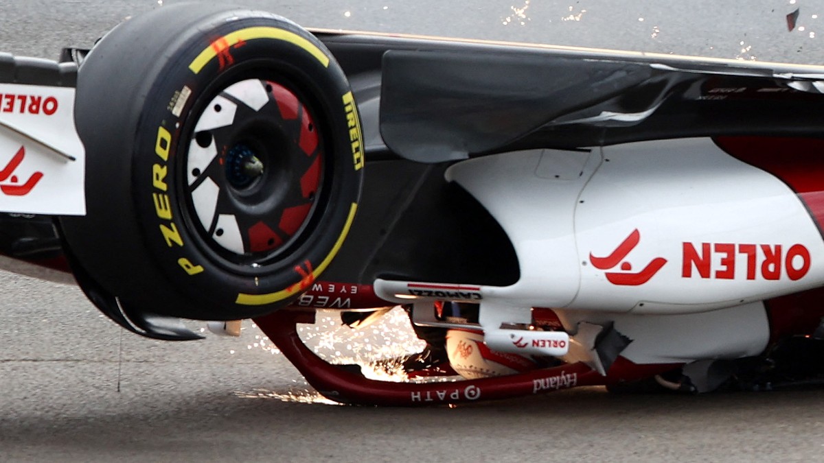 ¿Qué es el halo que ha salvado la vida de Guanyu Zhou y Lewis Hamilton en la F1?