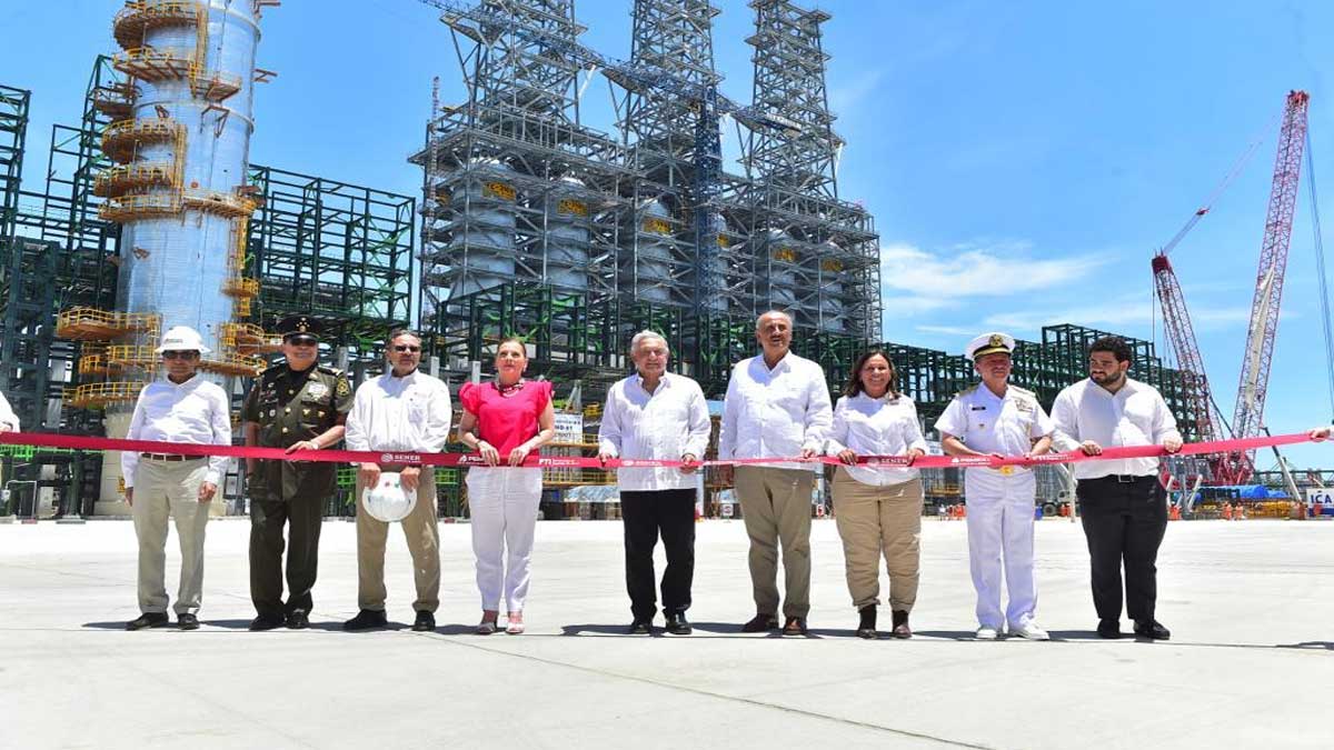 Cortan listón: inauguran Dos Bocas; ve imagen de refinería