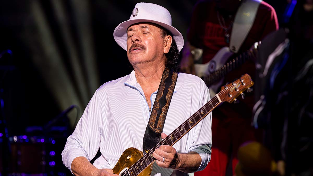 Carlos Santana "está bien" tras desmayarse en concierto: "lo superó la deshidratación"