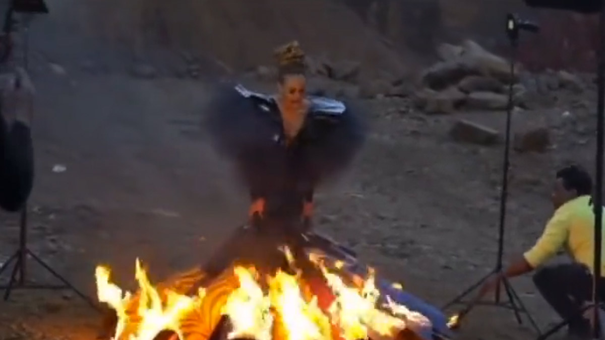 Vestido de modelo se incendia en plena sesión fotográfica, el fuego estaba descontrolado