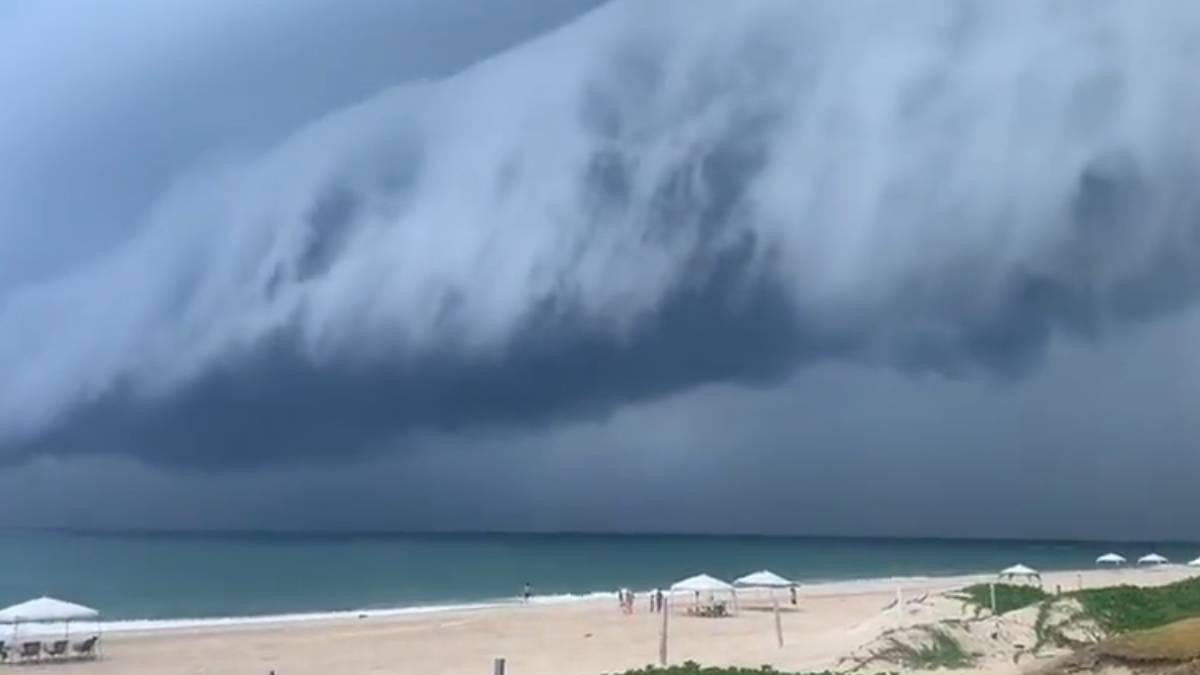 ¡Ni en películas! Sorprenden impresionantes nubes que parecen olas en Playa Miramar