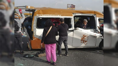 Volcadura en autopista México-Puebla deja 1 muerto y 16 lesionados