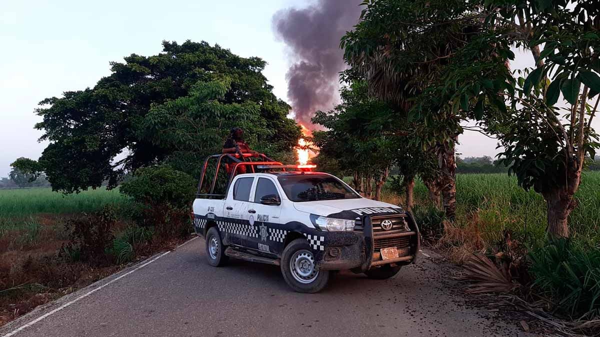 Explota ducto de Pemex y se registra fuga de gas en Chacaltianguis, Veracruz; hay dos heridos