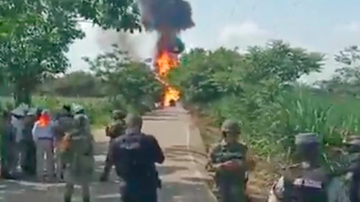 Videos de explosión y fuerte incendio en gasoducto de Pemex, en Veracruz