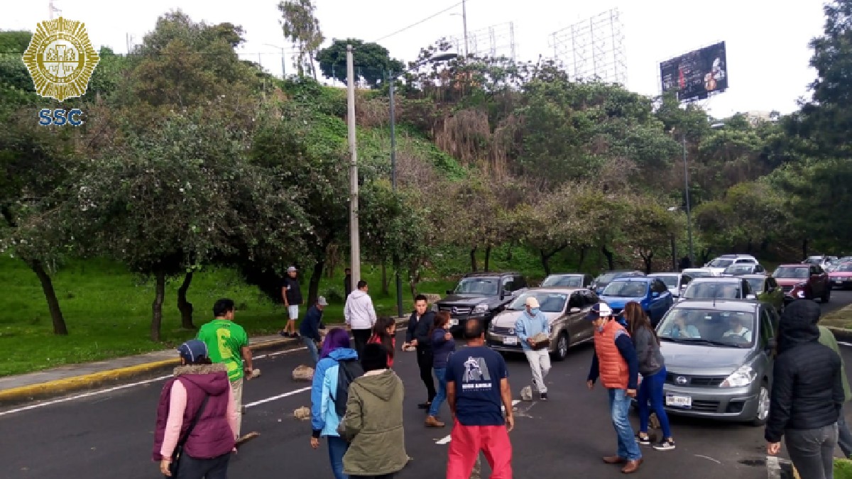 Bloquean autopista México-Toluca; ve alternativas viales