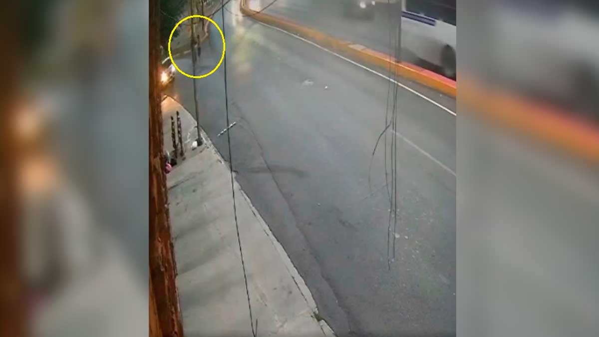 ¡Como ángeles de la guarda! Automovilistas evitan presunto “levantón” de una joven en Monterrey; ve video