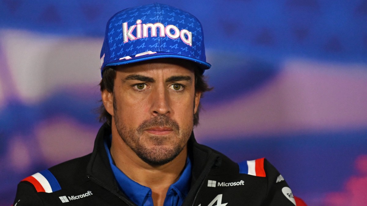 Fernando Alonso firma con Aston Martin, remplazará a Vettel
