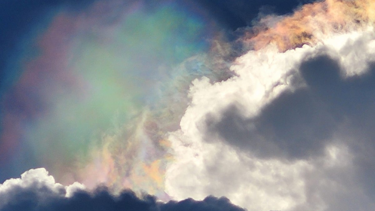 Nubes iridiscentes se forman en el cielo de Coatzacoalcos, Veracruz