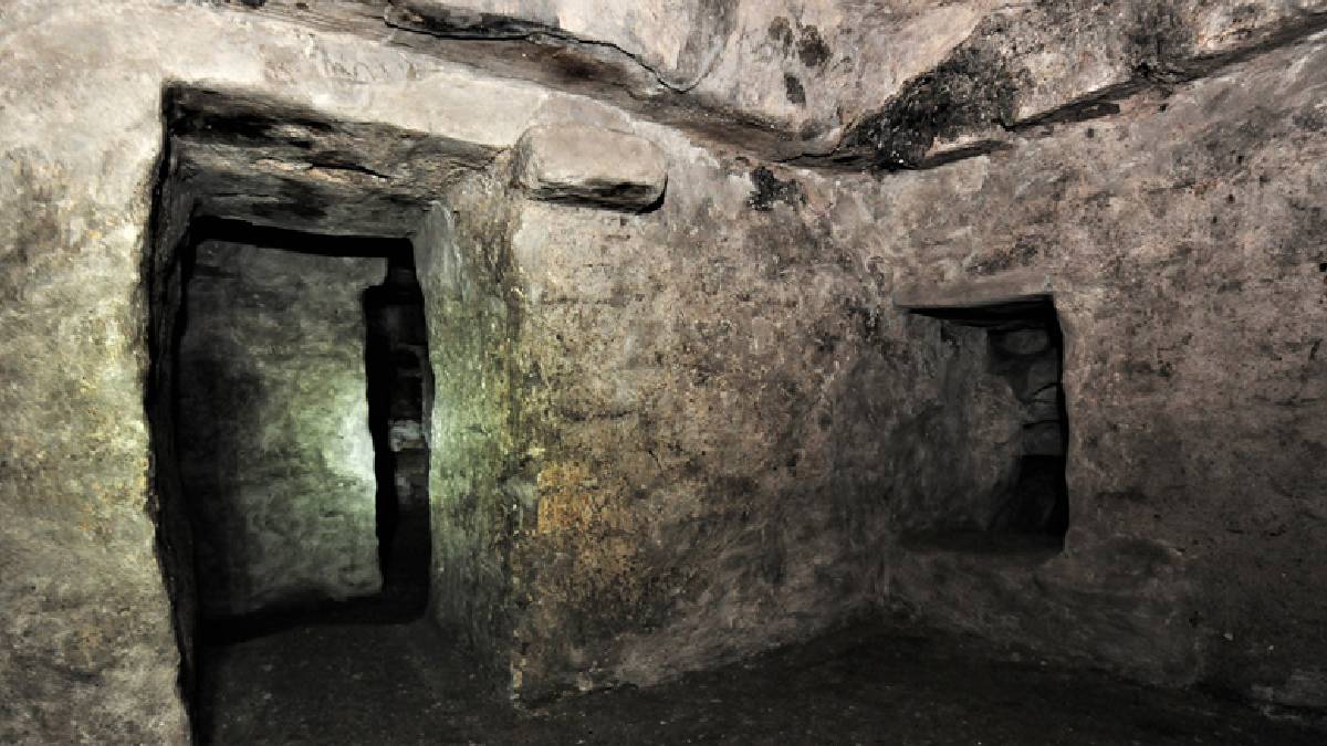 Restos de gobernantes mayas se habrían usado como bolas de hule en Juego de Pelota; revela hallazgo de cripta en Chiapas