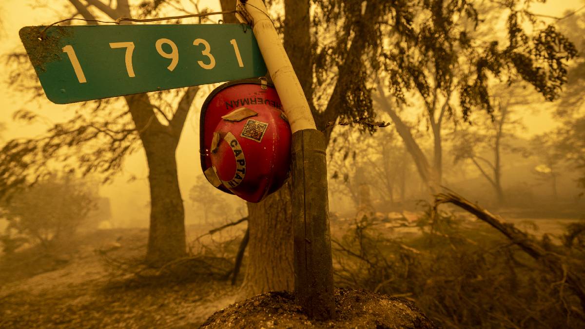 Miles de personas son desplazadas de sus hogares en California por el incendio más grande de 2022