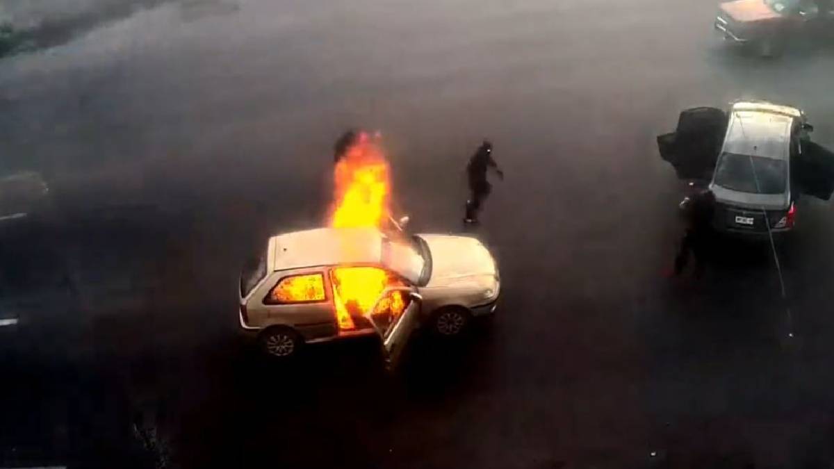 Impresionantes imágenes de bloqueos, quema de autos y comercios en Jalisco y Guanajuato