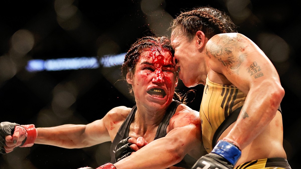 Julianna Peña pierde en sangrienta pelea con Amanda Nunes de UFC, el combate del año