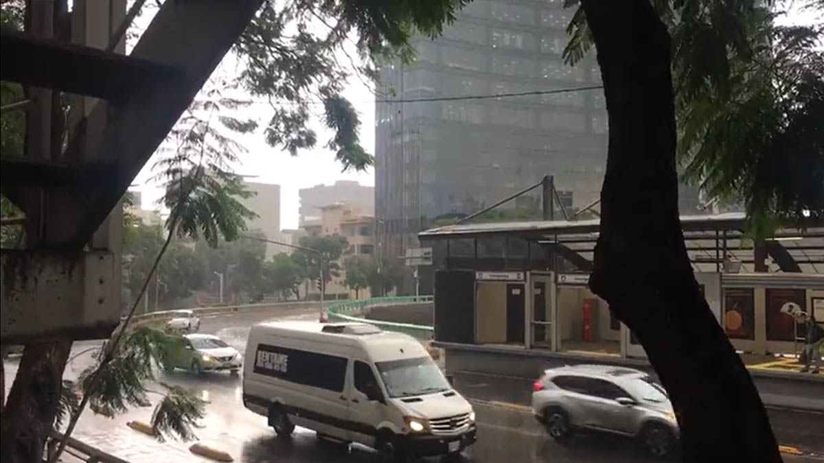 Si no tienes que salir, no salgas: se registra caída de lluvia en CDMX