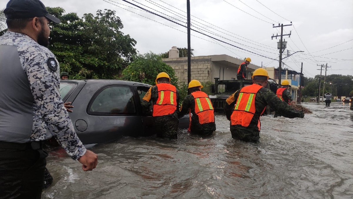 Caída de árboles y calles inundadas: los efectos de la lluvia en Quintana Roo