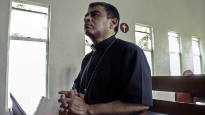 Obispo, crítico del presidente Daniel Ortega, fue sacado con violencia de su residencia