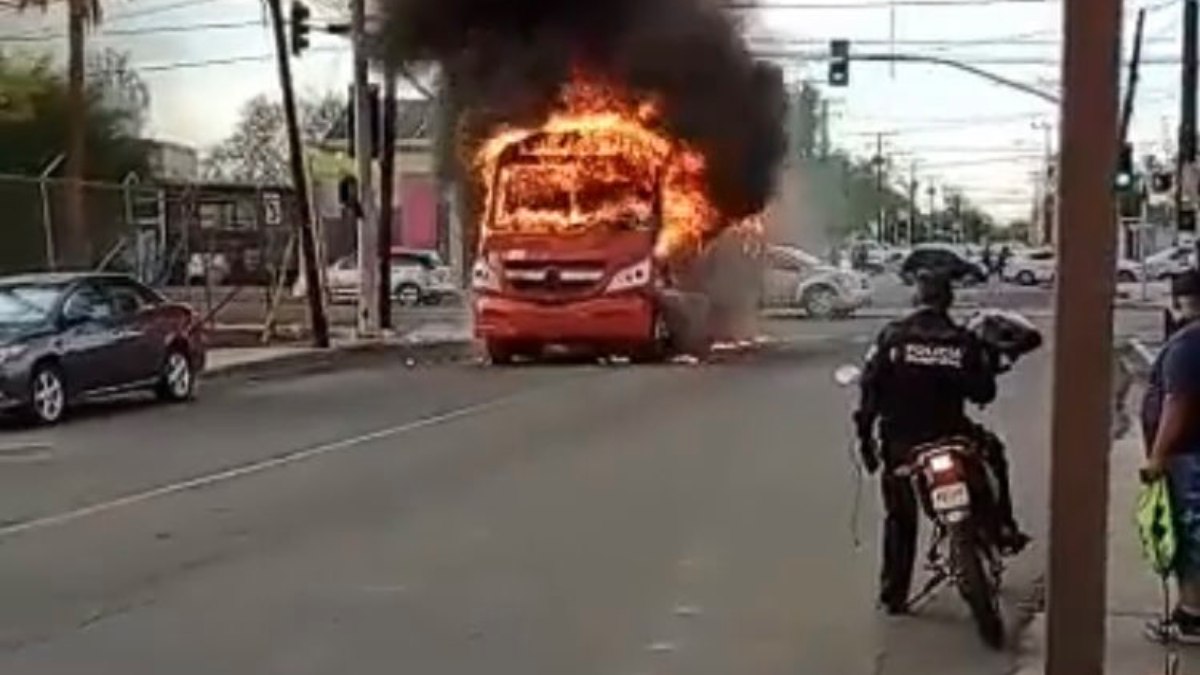 Queman vehículos en Baja California; gobernadora condena los hechos