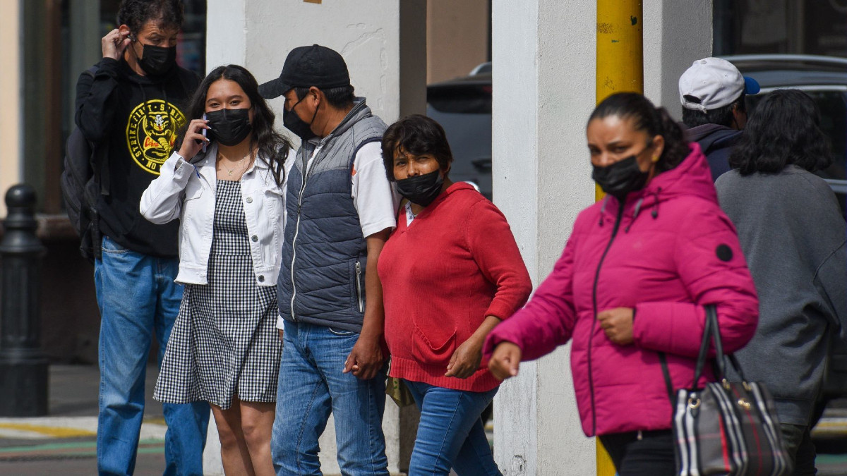 Secretaría de Salud reporta 122 defunciones y 18 mil 556 contagios de COVID en México