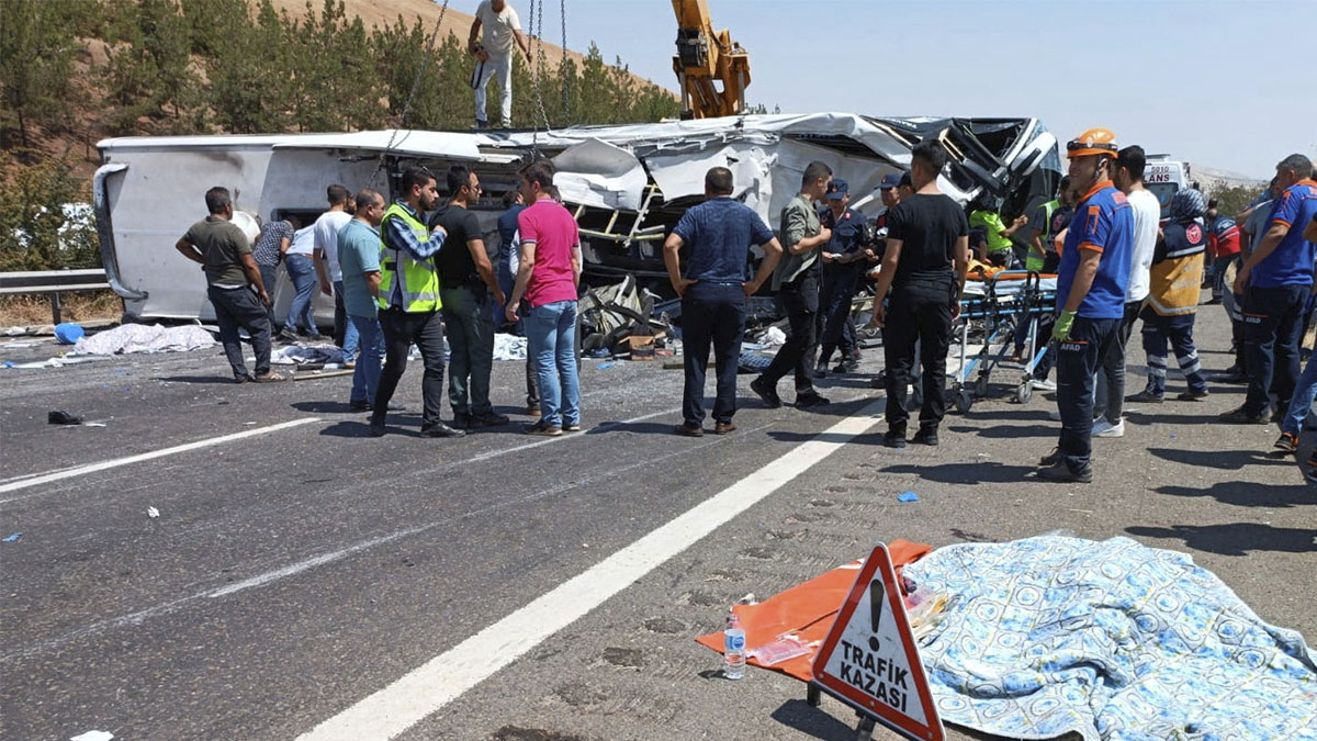 Al menos 34 muertos y 60 heridos dejaron dos accidentes de carretera ocurridos este sábado en el sudeste de Turquía.
