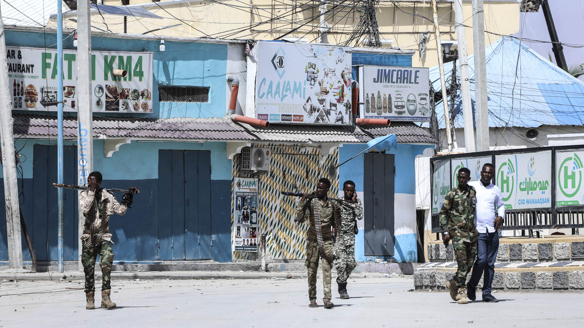 Somalia: 13 muertos en ataque yihadista a hotel de la capital